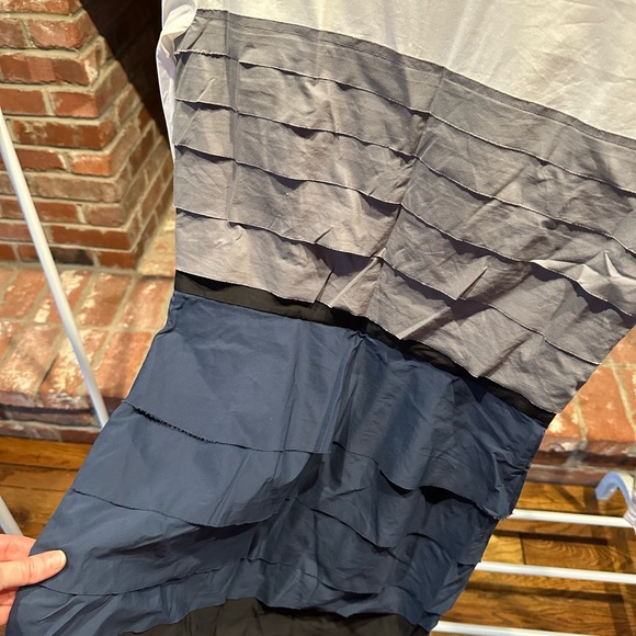 Beautiful BCBG dress - Picture 4 of 4